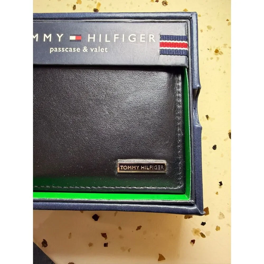 Tommy Hilfiger Black Leather Passcase & Valet Wallet